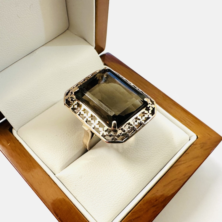 Pierścionek vintage próba 585 z kamieniem kwarc – ujęcie boczne – ABGOLD Baczyński