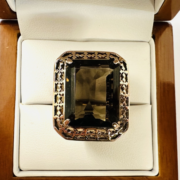 Pierścionek vintage próba 585 z kamieniem kwarc – zbliżenie – ABGOLD Baczyński