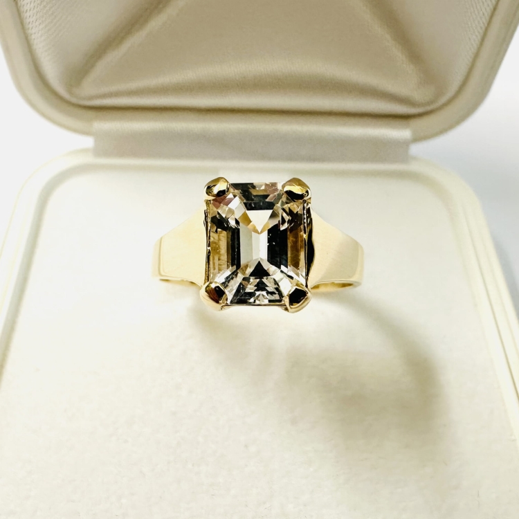 Złoty pierścionek próba 585 z białym topazem – profil pierścionka – ABGOLD Baczyński