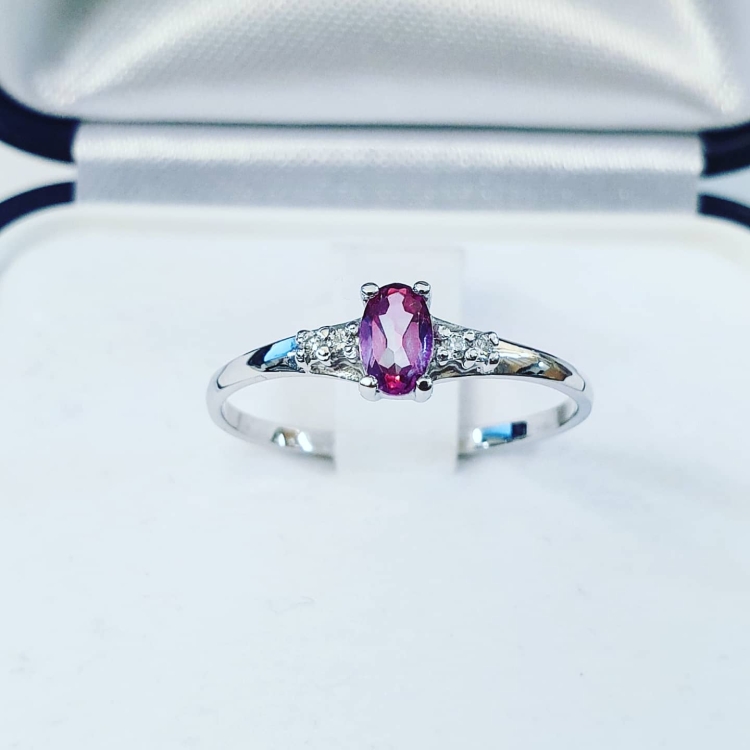 Pierścionek zaręczynowy z diamentami i różowym topazem – widok z przodu – ABGOLD Baczyński