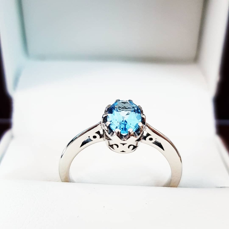 Pierścionek vintage z topazem Blue – widok z przodu – ABGOLD Baczyński