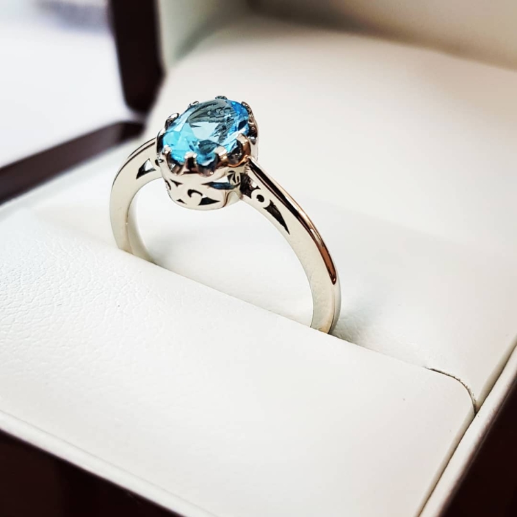 Pierścionek vintage z topazem Blue – widok z góry – ABGOLD Baczyński