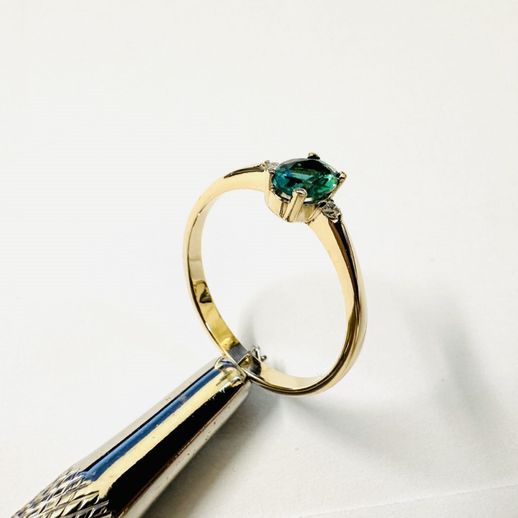 Złoty pierścionek ze szmaragdem i brylantami – profil pierścionka – ABGOLD Baczyński