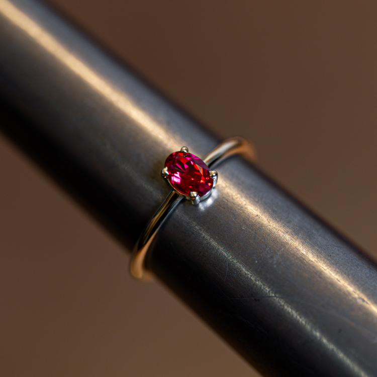 Złoty pierścionek 585 z krwistym rubinem owalnym – ABGOLD Baczyński