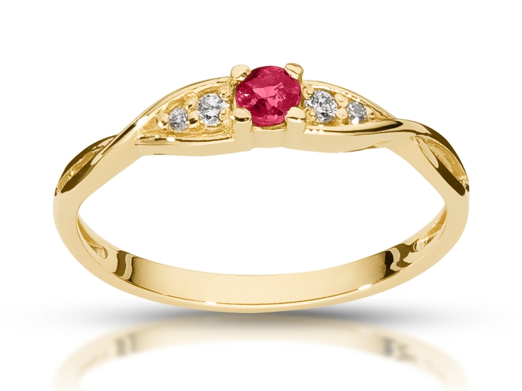 Pierścionek zaręczynowy z rubinem i diamentami próba 585 – widok boczny – ABGOLD Baczyński