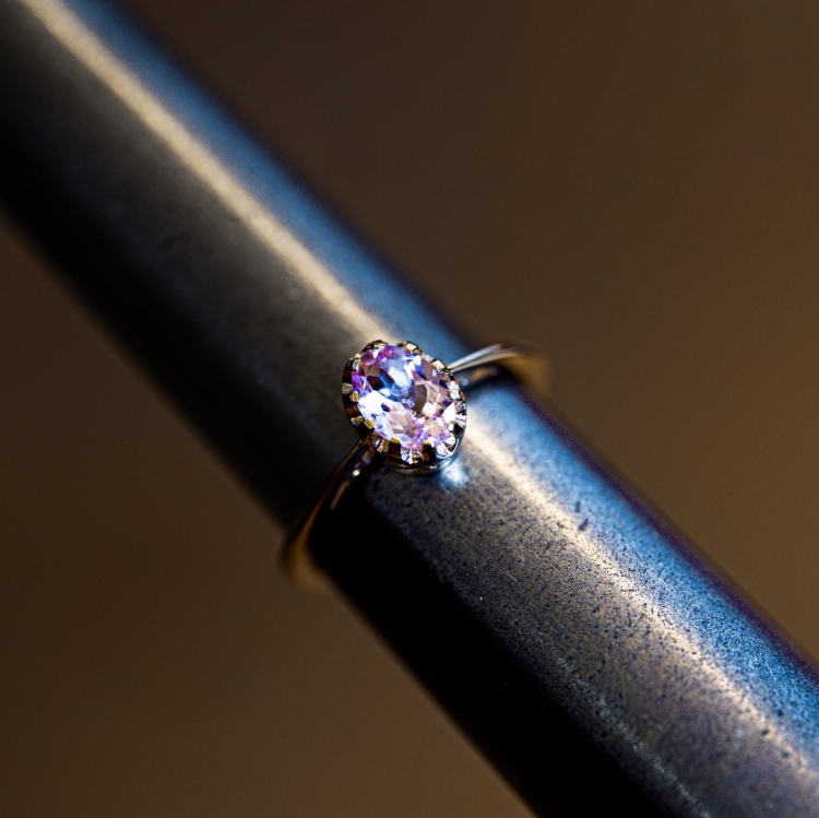 Pierścionek vintage retro z morganitem – na ryglu jubilerskim – ABGOLD Baczyński