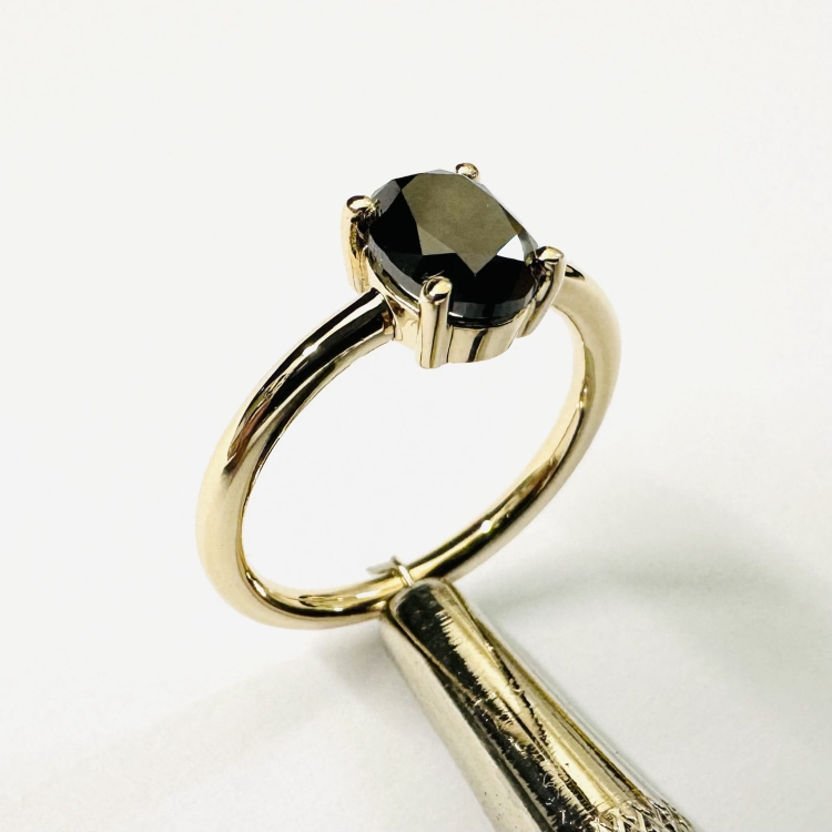 Pierścionek z czarnym diamentem owalnym próba 585 – profil pierścionka – ABGOLD Baczyński