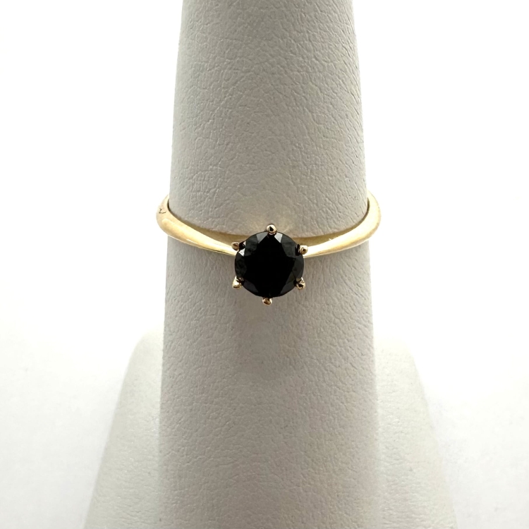 Złoty pierścionek z czarnym diamentem 0,50 ct – widok z góry – ABGOLD Baczyński