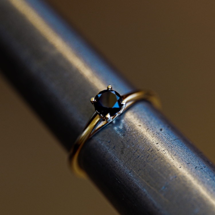 Pierścionek zaręczynowy z czarnym diamentem – na ryglu jubilerskim – ABGOLD Baczyński