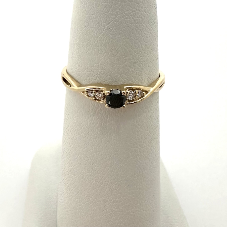 Pierścionek zaręczynowy z diamentami – widok z góry – ABGOLD Baczyński