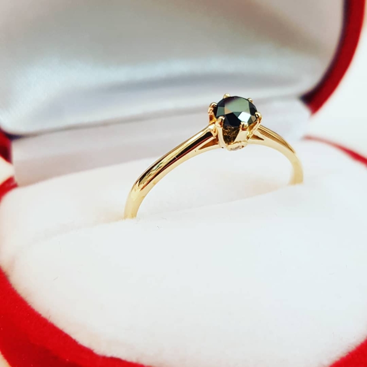 Pierścionek zaręczynowy z diamentami – ujęcie frontalne – ABGOLD Baczyński