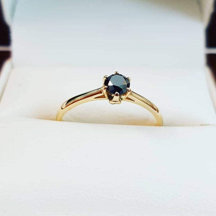 Pierścionek zaręczynowy z diamentami – prezentacja pierścionka – ABGOLD Baczyński