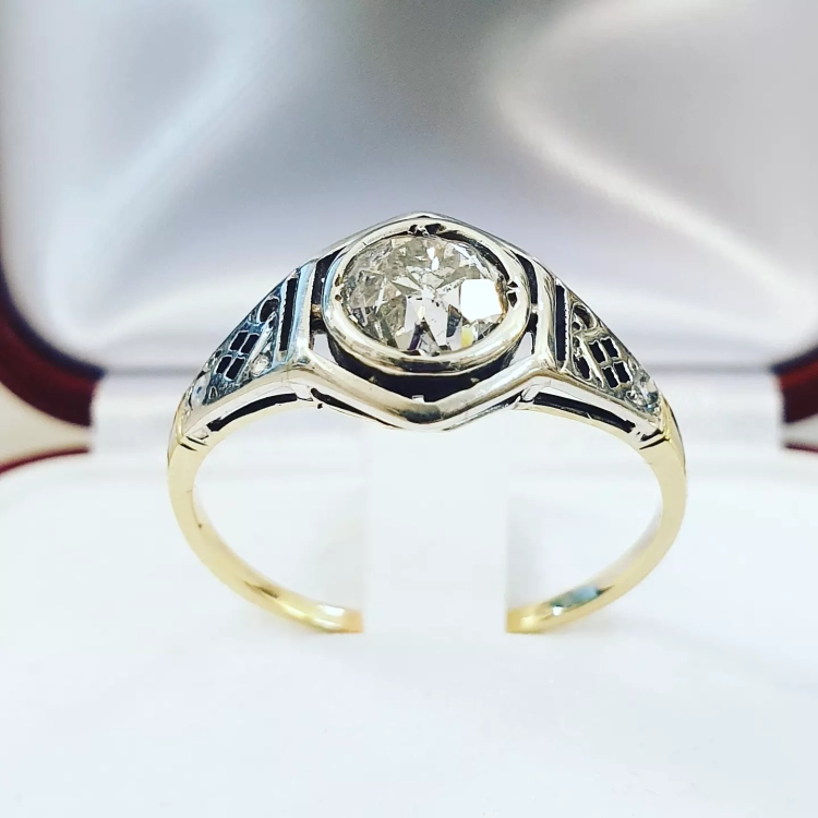 Złoty pierścionek vintage próba 585 z diamentami – widok z góry – ABGOLD Baczyński