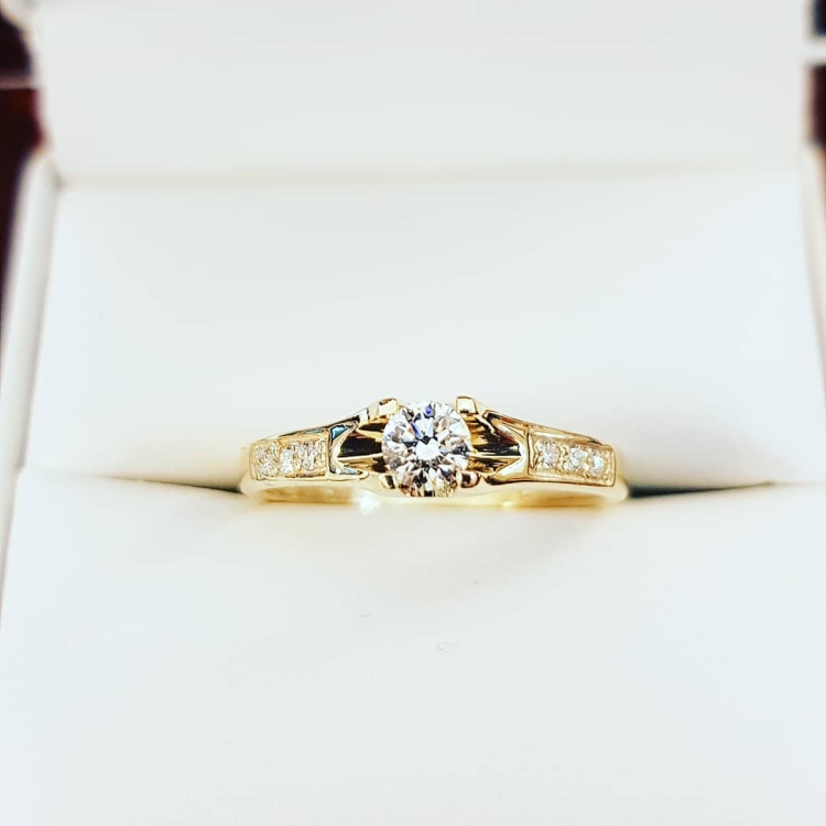 Pierścionek zaręczynowy złoto 585 z diamentami – profil pierścionka – ABGOLD Baczyński