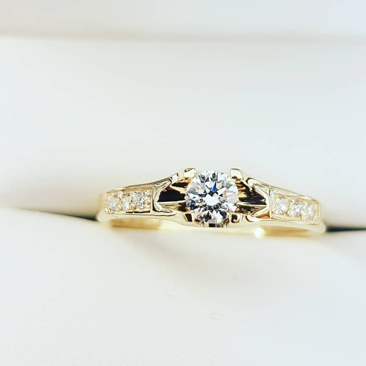 Pierścionek zaręczynowy złoto 585 z diamentami – widok ogólny – ABGOLD Baczyński