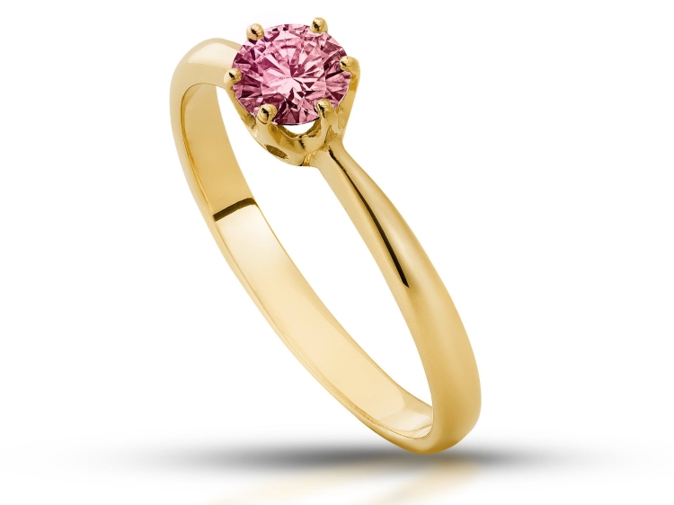 Pierścionek zaręczynowy z żółtego złota próba 585 z różowym moissanitem 0,50 ct – widok z boku – ABGOLD Baczyński