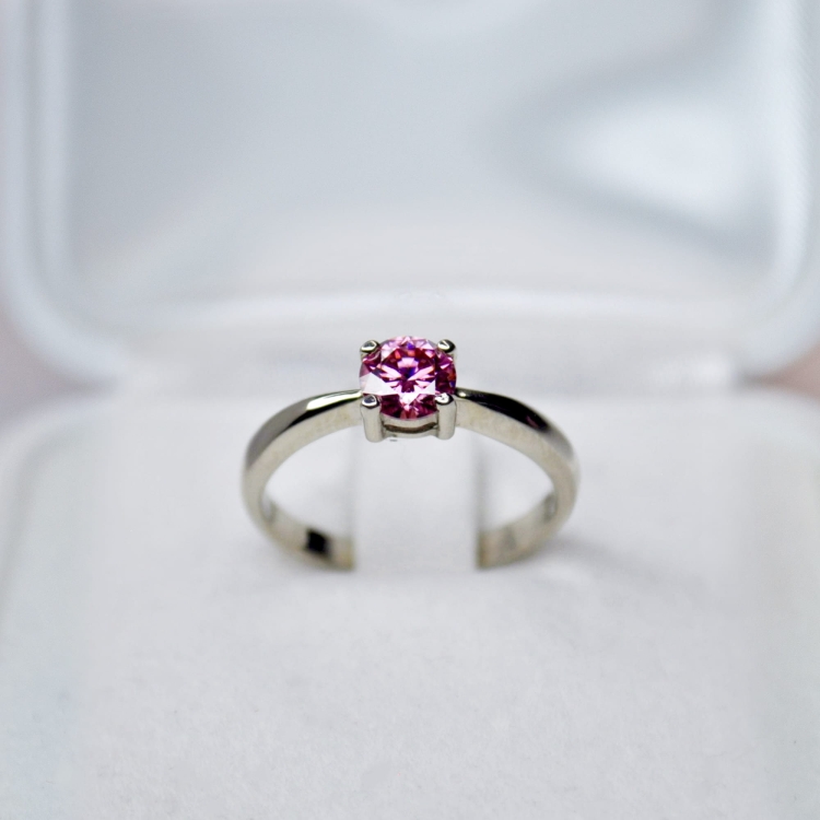 Pierścionek zaręczynowy z białego złota próba 585 z różowym moissanitem 0,50 ct – widok z przodu – ABGOLD Baczyński