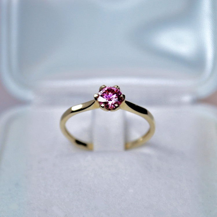 Pierścionek zaręczynowy z białego złota próba 585 z różowym moissanitem 0,50 ct – widok z przodu – ABGOLD Baczyński