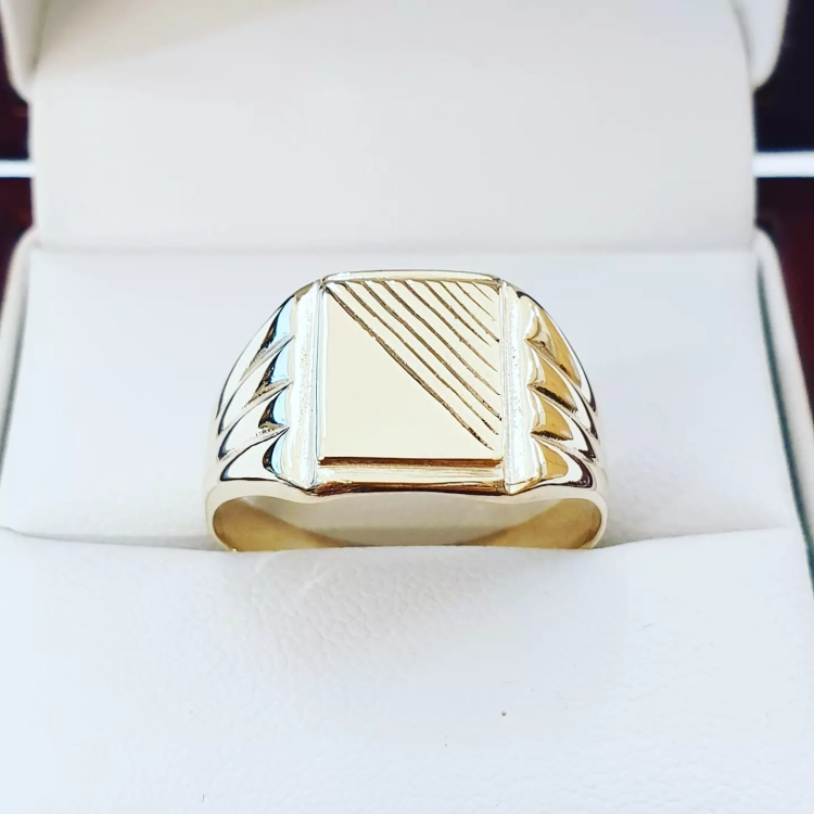 Sygnet męski próba 585 – ujęcie centralne – ABGOLD Baczyński