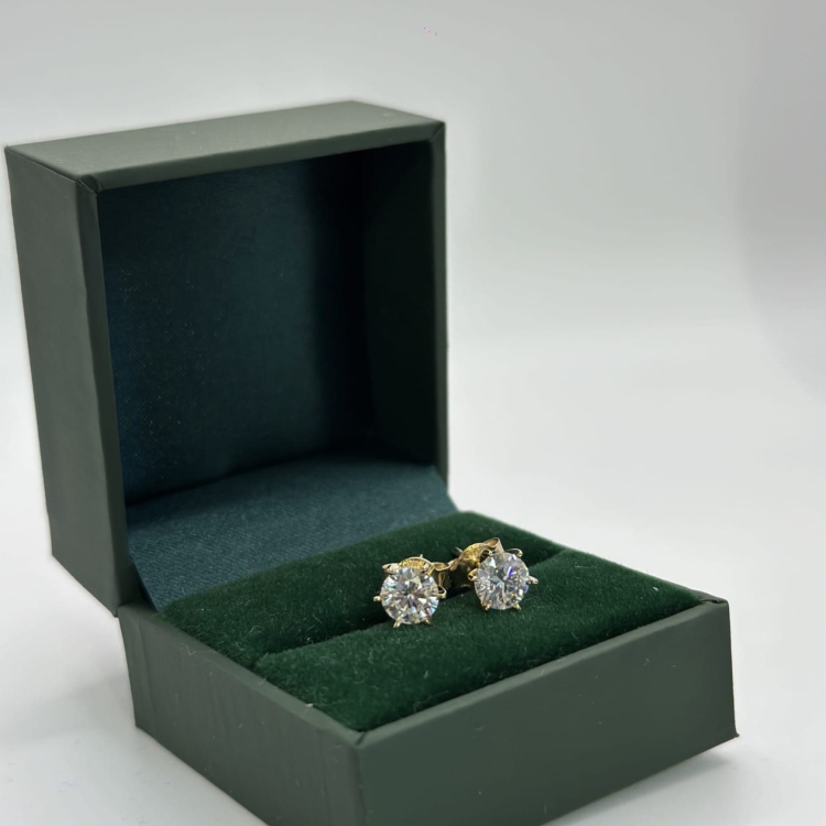 Złote kolczyki 585 Moissanit 0,80 ct – w zielonym pudełku jubilerskim – ABGOLD Baczyński
