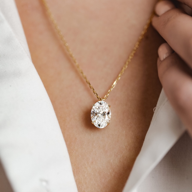 Naszyjnik z owalnym diamentem 3,00 ct – zbliżenie kamienia – ABGOLD Baczyński