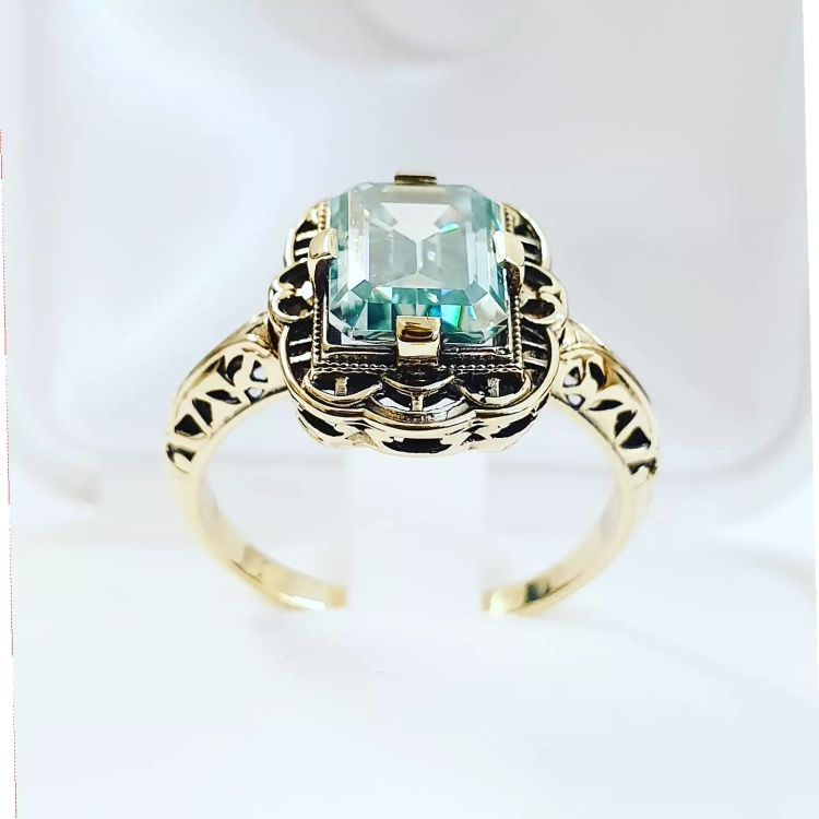 Pierścionek Vintage z Moissanitem – Widok frontalny – ABGOLD Baczyński