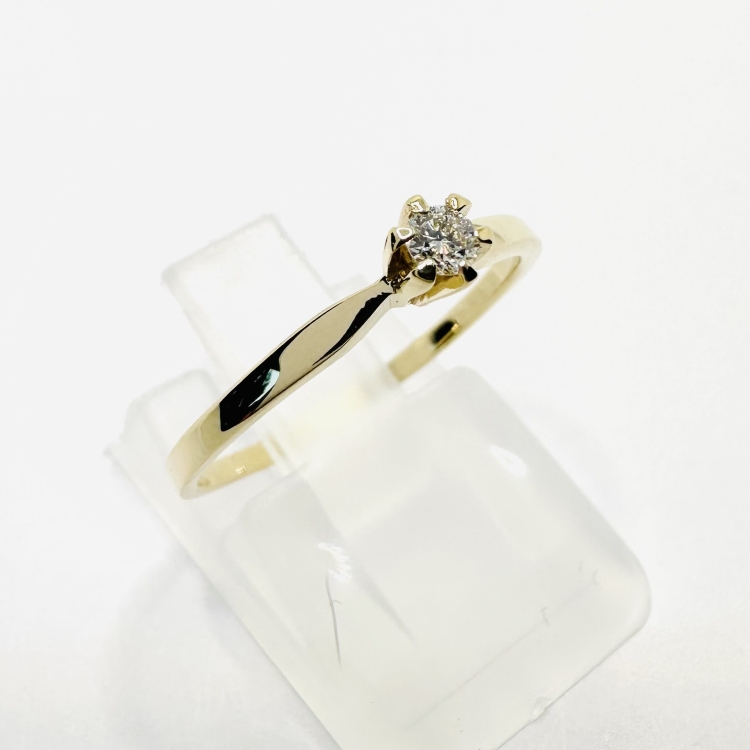 Złoty pierścionek z diamentem 0,08 ct VVS1D – Ujęcie boczne – ABGOLD Baczyński