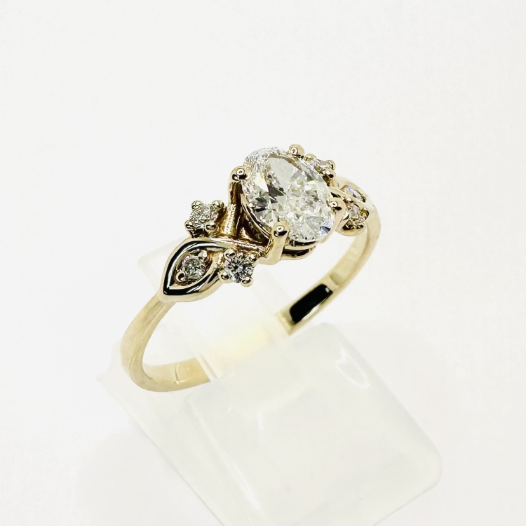 Pierścionek Vintage art deco z diamentami Lab Grown – detal korony – ABGOLD Baczyński