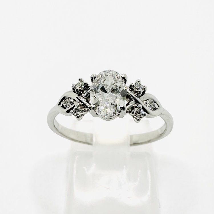 Pierścionek z białego złota z brylantami 1,0 ct – widok boczny – ABGOLD Baczyński