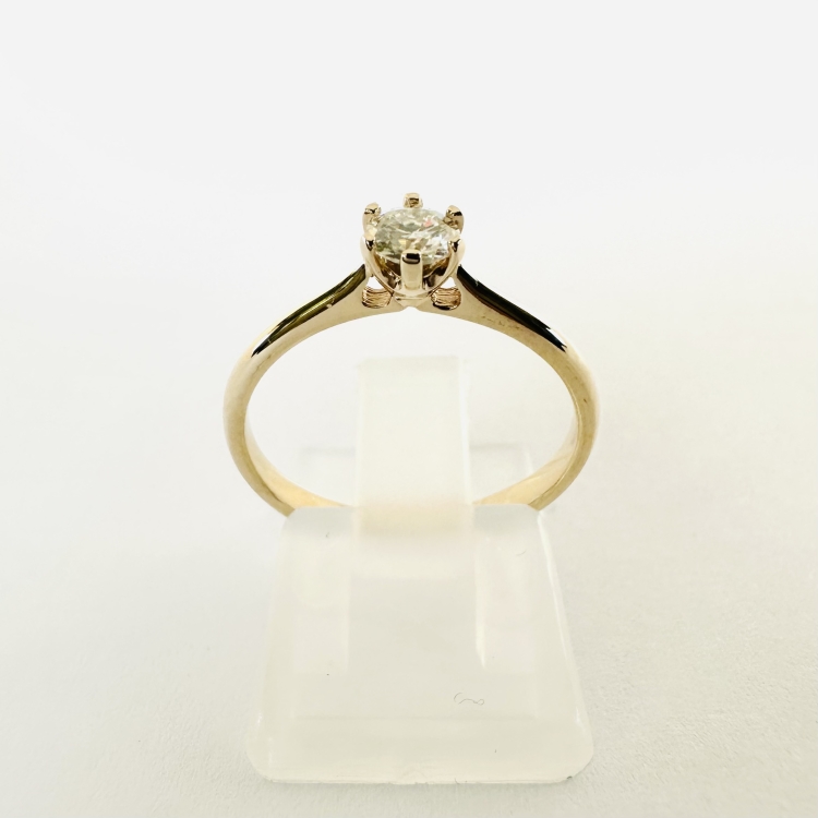 Pierścionek zaręczynowy z żółtego złota próba 585 z moissanitem 0,25 ct – widok z tyłu – ABGOLD Baczyński