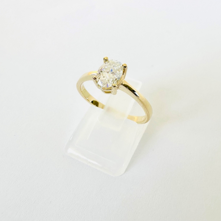 Pierścionek zaręczynowy z żółtego złota próba 585 z owalnym moissanitem 1,35 ct – profil pierścionka – ABGOLD Baczyński