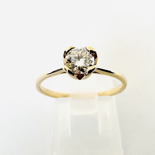 Złoty pierścionek zaręczynowy próba 585 z diamentem – widok z przodu – ABGOLD Baczyński