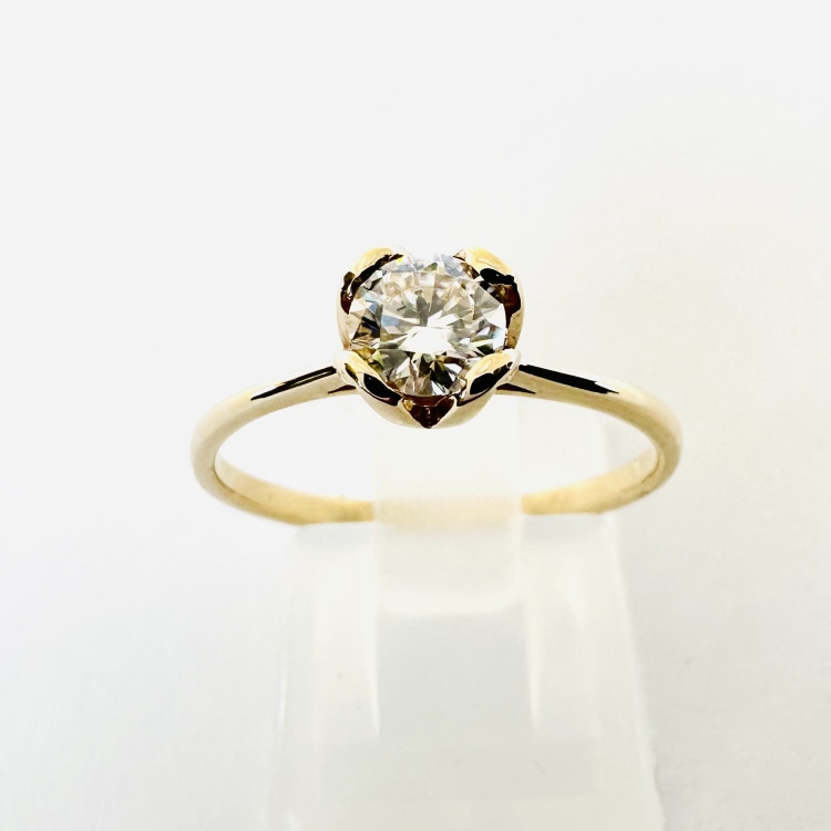 Złoty pierścionek zaręczynowy próba 585 z diamentem – widok z przodu – ABGOLD Baczyński