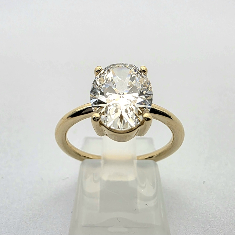 Złoty pierścionek z diamentem owalnym 3,0 ct – widok z góry – złoto 585 – ABGOLD Baczyński