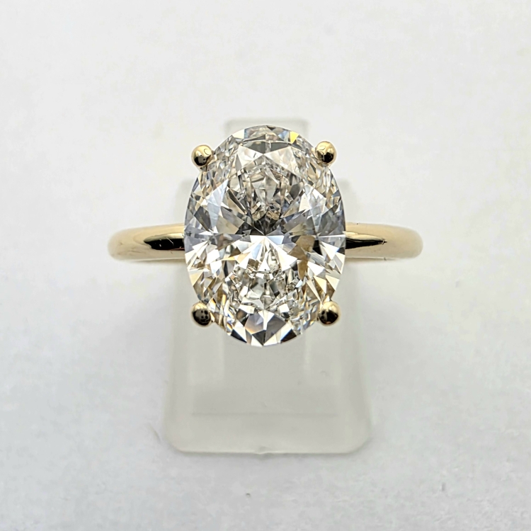 Złoty pierścionek z diamentem owalnym 3,0 ct – detal oprawy – złoto 585 – ABGOLD Baczyński