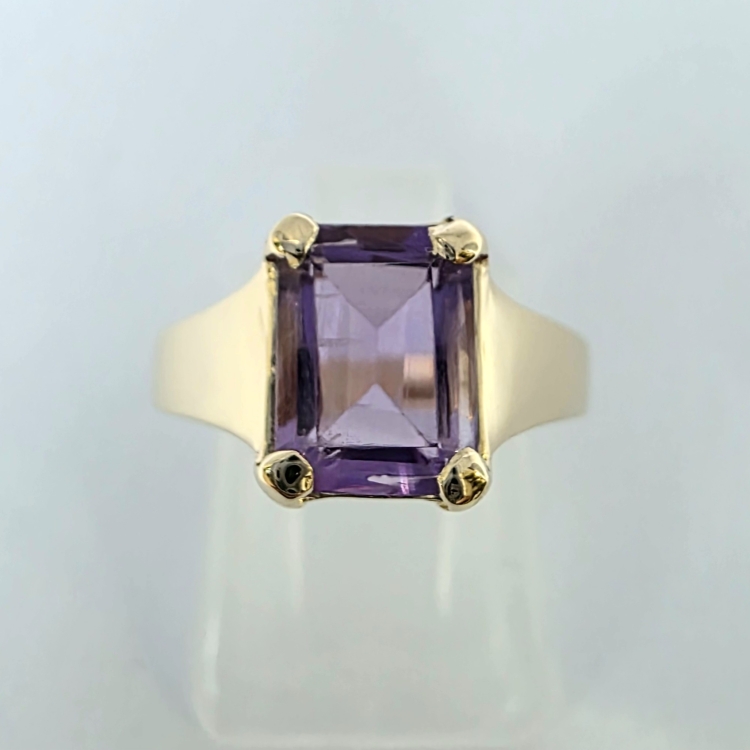 Pierścionek z naturalnym ametystem złoto 585 – widok z góry – ABGOLD Baczyński