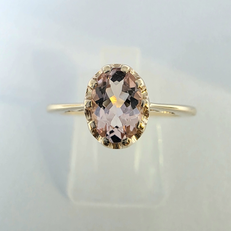 Pierścionek vintage retro z morganitem – widok z góry – ABGOLD Baczyński