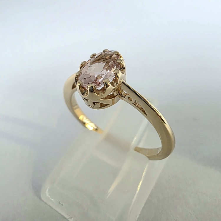 Pierścionek vintage retro z morganitem – ujęcie boczne – ABGOLD Baczyński