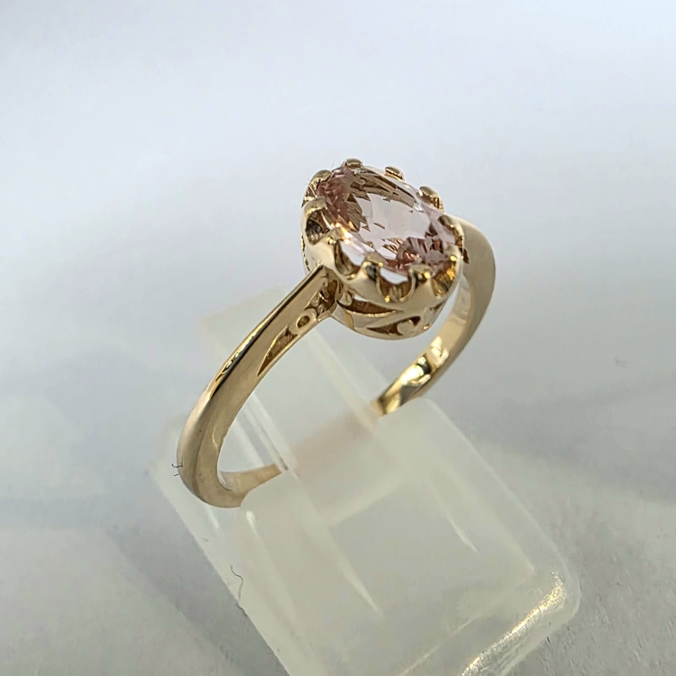 Pierścionek vintage retro z morganitem – ujęcie boczne – ABGOLD Baczyński