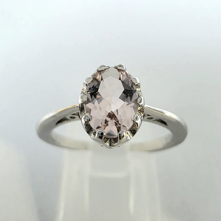 Pierścionek zaręczynowy vintage retro z morganitem – detal oprawy – ABGOLD Baczyński