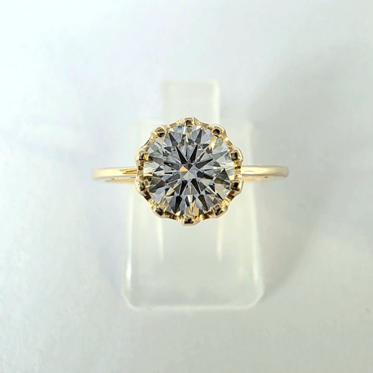 Pierścionek art deco z moissanitem złoto 585 – widok z góry – ABGOLD Baczyński