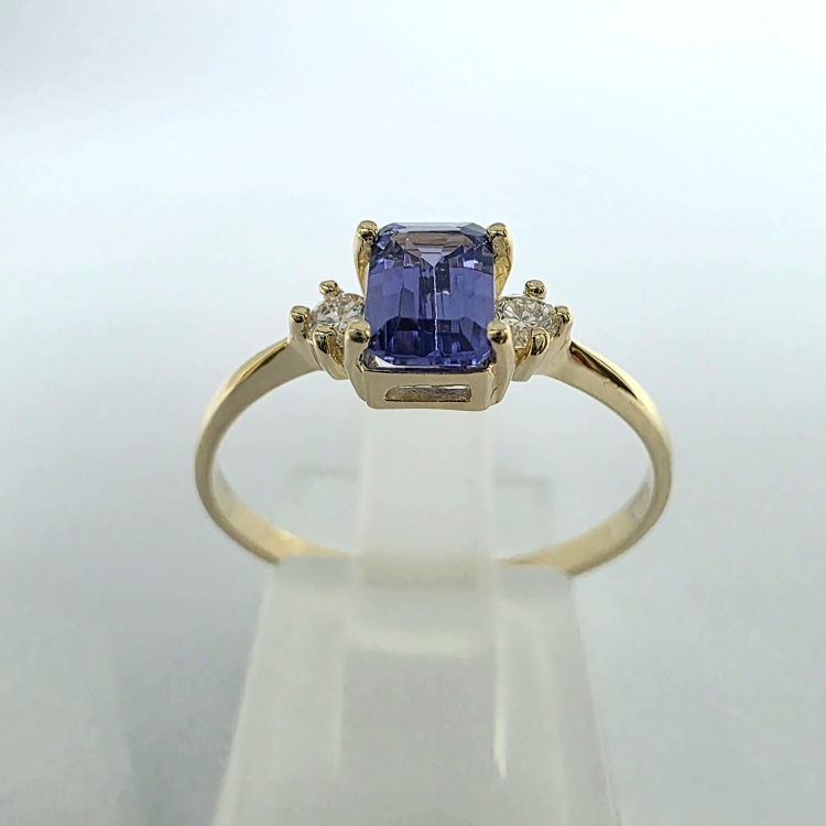Złoty pierścionek z diamentami i tanzanitem emerald – detal oprawy – ABGOLD Baczyński