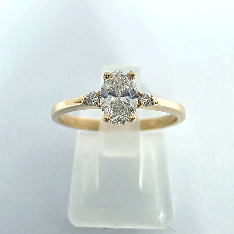 Złoty pierścionek z brylantami 0,45 ct – front – ABGOLD Baczyński