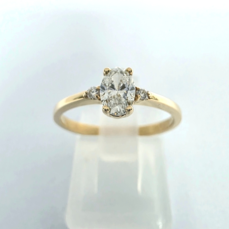 Pierścionek z żółtego złota próba 585 z Moissanitem i brylantami – profil pierścionka – ABGOLD Baczyński