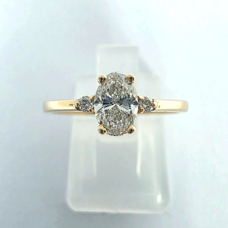 Złoty pierścionek z brylantami lab 0,45 ct – próba 585 – widok frontalny – ABGOLD Baczyński