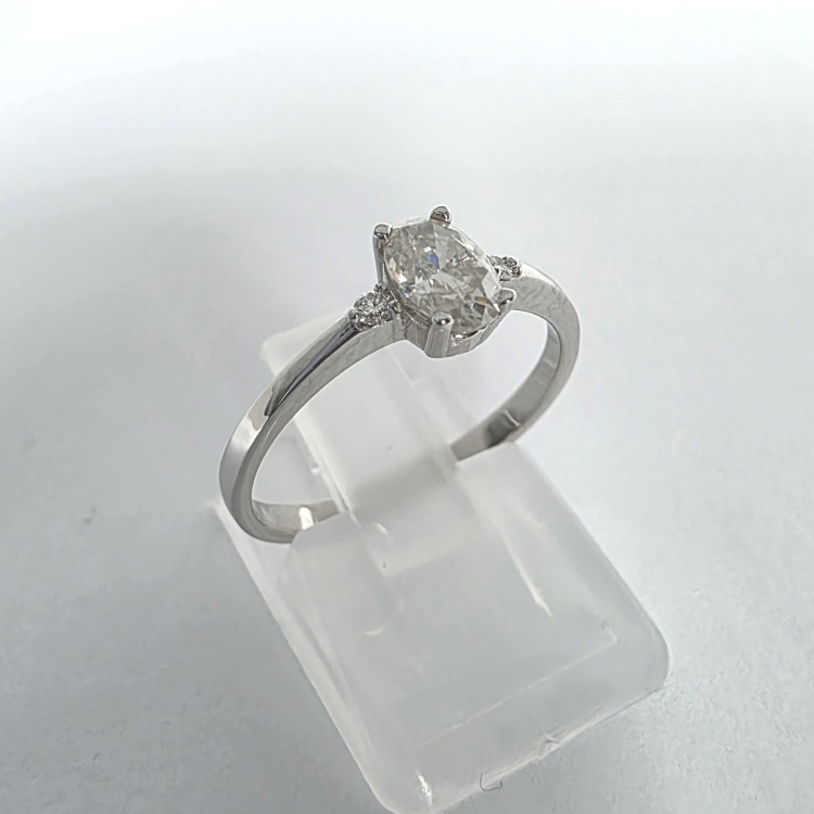 Pierścionek z diamentami ok. 0,45 ct – białe złoto próba 585 – widok tylnej części – ABGOLD Baczyński