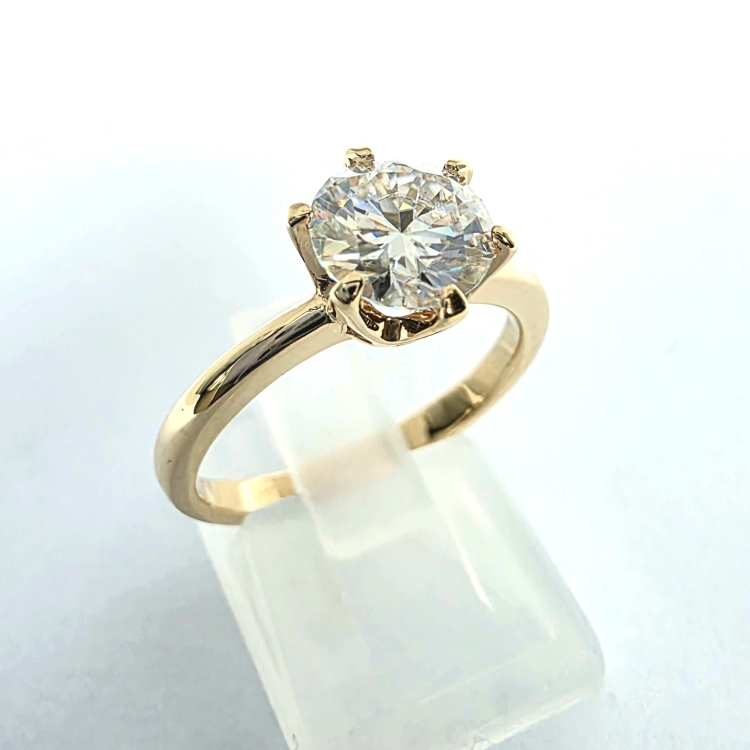 Pierścionek zaręczynowy z żółtego złota próba 585 z moissanitem 1,20 ct – widok z góry – ABGOLD Baczyński