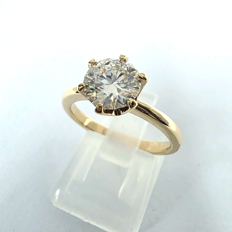 Pierścionek zaręczynowy z diamentem 1,50 ct Lab Grown – złoto 585 – ujęcie pod kątem – ABGOLD Baczyński