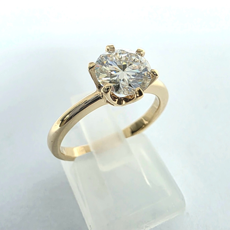 Pierścionek zaręczynowy z diamentem 1,50 ct Lab Grown – złoto 585 – ujęcie boczne – ABGOLD Baczyński