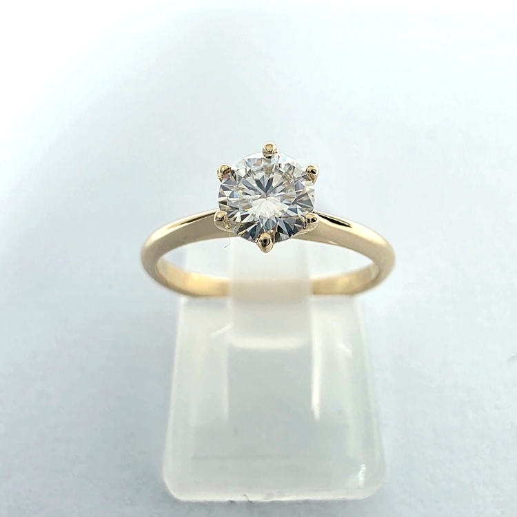 Pierścionek zaręczynowy z żółtego złota próba 585 z moissanitem 0,50 ct VVS1 D – profil pierścionka – ABGOLD Baczyński